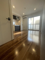 内装は落ち着いています