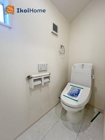 神戸市西区竹の台1丁目1期　全2棟　2号棟　新築戸建のトイレ|【ホームページに現地動画掲載中】●年中無休：当日予約可●1階・2階ウォッシュレット付のお手洗いです