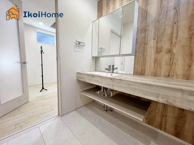 神戸市西区竹の台1丁目1期　全2棟　2号棟　新築戸建の洗面所|【ホームページに現地動画掲載中】●年中無休：当日予約可●広い洗面台でお化粧用品も沢山置けます！