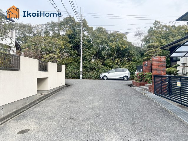 神戸市西区竹の台1丁目1期　全2棟　2号棟　新築戸建の前面道路含む現地写真|【ホームページに現地動画掲載中】●年中無休：当日予約可●前面道路南側幅員約6mで広々！