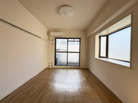 コンパクトで使いやすい洋室です