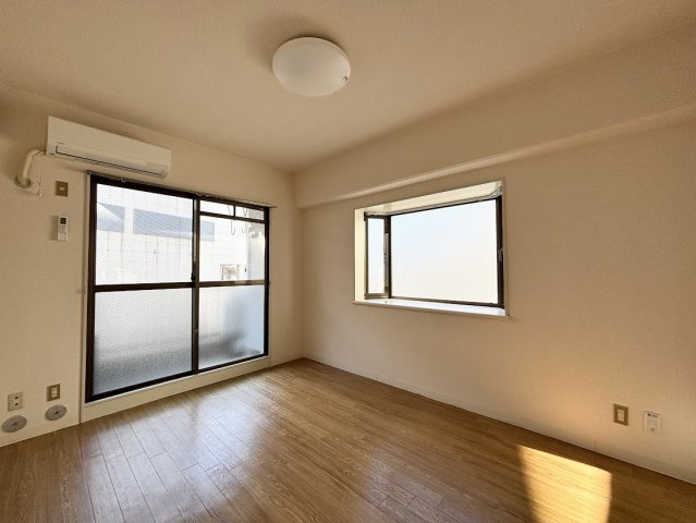 ゆったりした洋室です