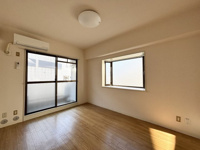 ゆったりした洋室です