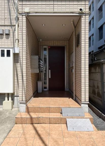 SAMIA川口元郷の玄関