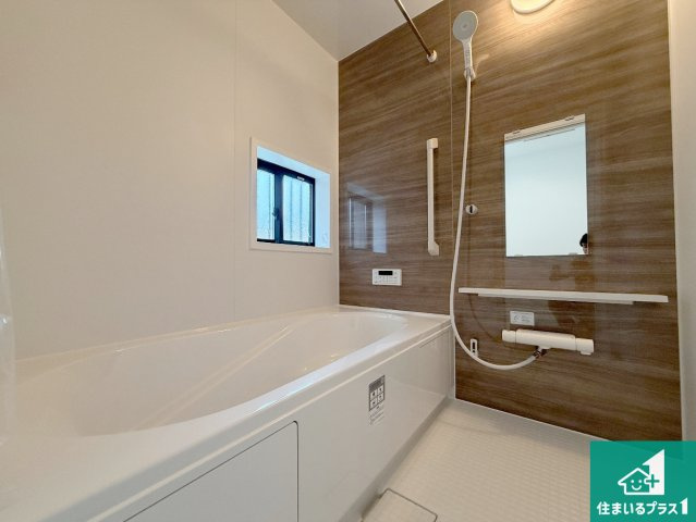 羽曳野市樫山　新築一戸建ての前面道路含む現地写真|周辺は落ち着いた街並みの住宅地！子育てがしやすい住環境です！まだ未完成ですが、現地でしかわからない事もございます。是非一度ご覧ください。