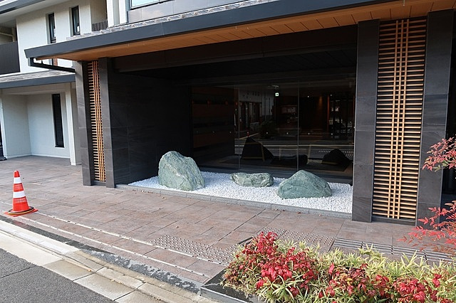 ローレルコート京都北野の外観