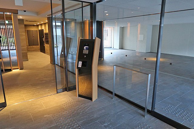 ローレルコート京都北野のエントランス