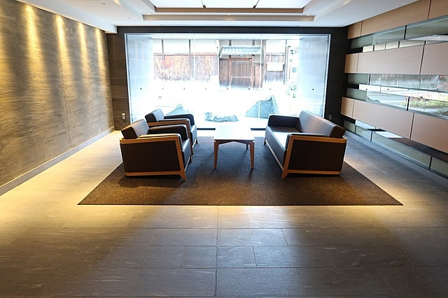 ローレルコート京都北野のロビー