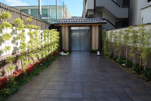 ローレルコート京都北野のエントランス