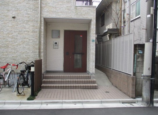 リブリ・Pine Houseのエントランス