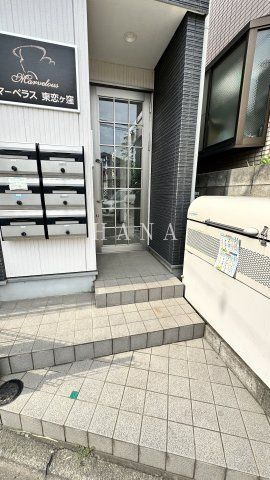 マーベラス東恋ヶ窪のエントランス