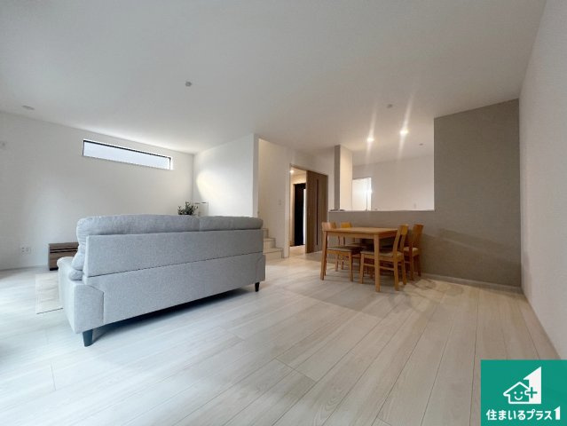 羽曳野市樫山　新築一戸建ての前面道路含む現地写真|周辺は落ち着いた街並みの住宅地！子育てがしやすい住環境です！まだ未完成ですが、現地でしかわからない事もございます。是非一度ご覧ください。