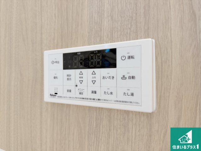 羽曳野市樫山　新築一戸建てのキッチン|リビングと統一感があり、使い勝手のいいキッチン。広々としているので、二人並んで作業が出来ちゃいます。お子様と一緒に色々なお料理に挑戦できるスペースがあります。