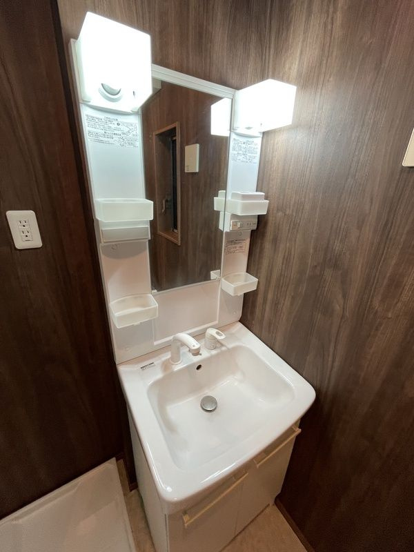 ドエル中央の独立洗面台