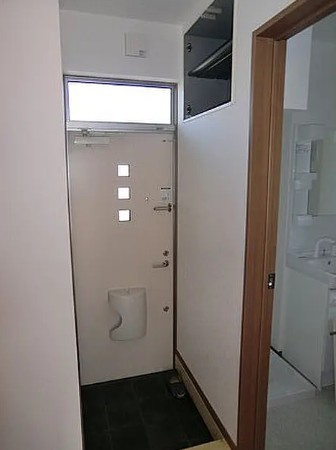 ドエル中央の玄関