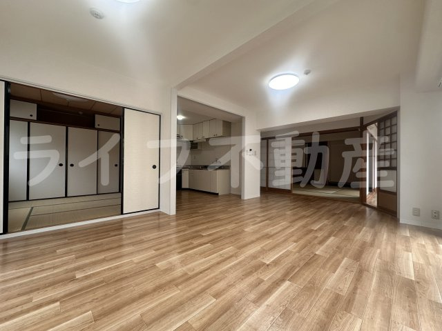 メゾン瓜生堂の居間・リビング|ゆったりとしたリビングです