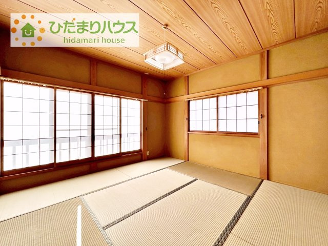 【寝室】 | 筑西市桑山　中古戸建 | 広めの主寝室は、ベッドの他にもパソコンデスクやドレッサーなども置けちゃいます(*^-^*)