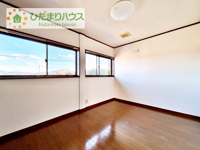 【洋室】 | 筑西市桑山　中古戸建 | 机にベットを置けば子供部屋の完成です！