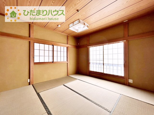 【洋室】 | 筑西市桑山　中古戸建 | バルコニーに面している居室なので、自然と光が差し込みます♪