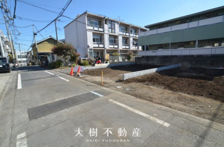 【前面道路含む現地写真】