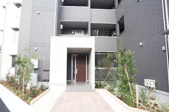 ヌヌース南鳩ヶ谷のエントランス