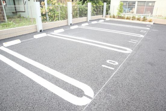 ヌヌース南鳩ヶ谷の駐車場