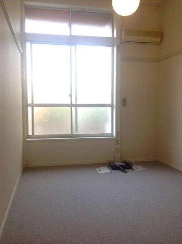 レオパレスカメリアの居間・リビング|ゆったり過ごせる居間です