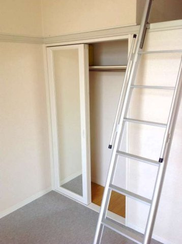 レオパレスカメリアの内装|明るい色調の室内です