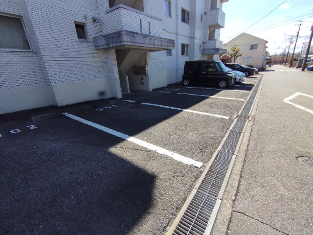 サンヒル上地の駐車場