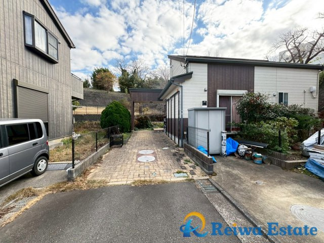 中古戸建　茅ヶ崎市芹沢の駐車場