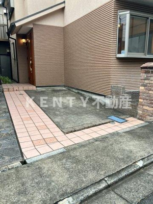 【駐車場】 | 東雪谷戸建 | 駐車場に車を止められます