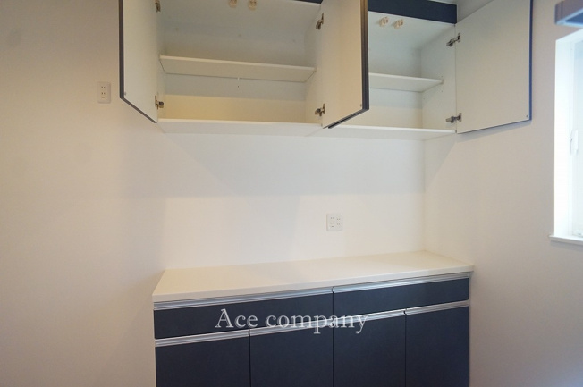 【収納】 | 八尾市八尾木3丁目　A号地 | キッチン背面にカップボード付き♪キッチンスペース内に床下収納もあります♪