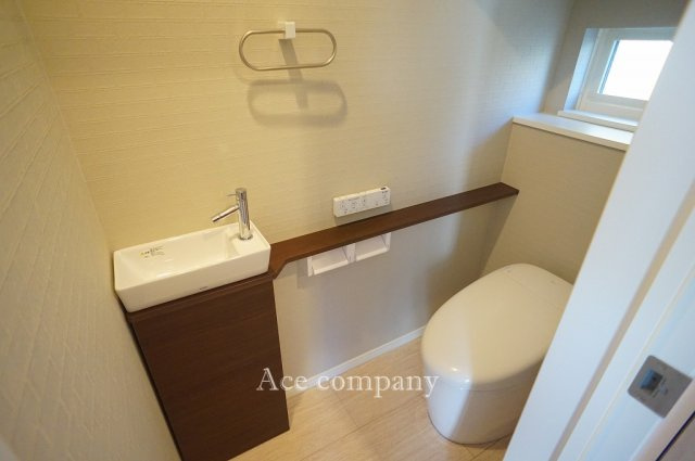 【トイレ】 | 八尾市八尾木3丁目　A号地 | トイレは1階と2階の各階に完備♪こちらは1階のタンクレストイレです☆