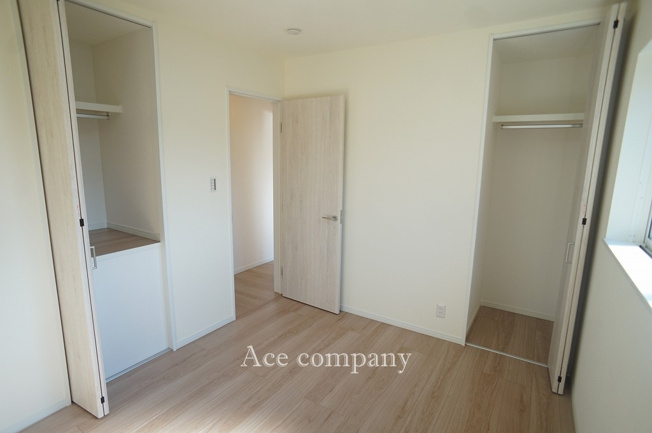 【子供部屋】 | 八尾市八尾木3丁目　A号地 | 【2階：洋室5.3帖】2ヶ所に収納完備です♪