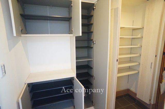 【収納】 | 八尾市八尾木3丁目　A号地 | 玄関収納たっぷり！シューズクローゼット＋シューズボックスが並んであります！