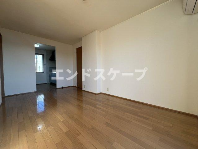 ハイツR&N A棟の居間・リビング|高崎、前橋のお部屋探しはエンドスケープまで！お客様の理想お聞かせ下さい♪