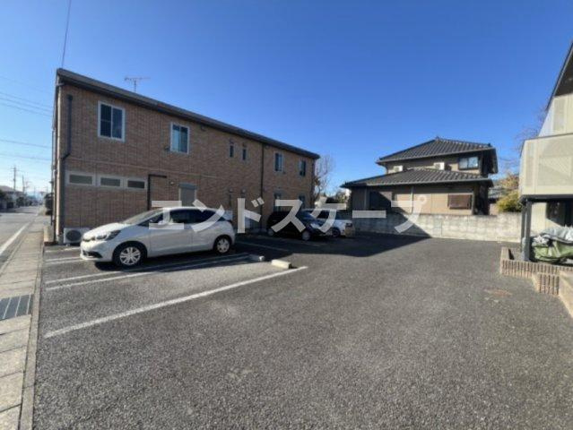 ハイツR&N A棟の駐車場|高崎、前橋のお部屋探しはエンドスケープまで！お客様の理想お聞かせ下さい♪