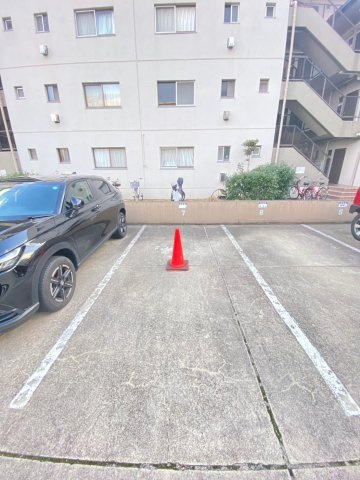 いかはなハイツB棟の駐車場