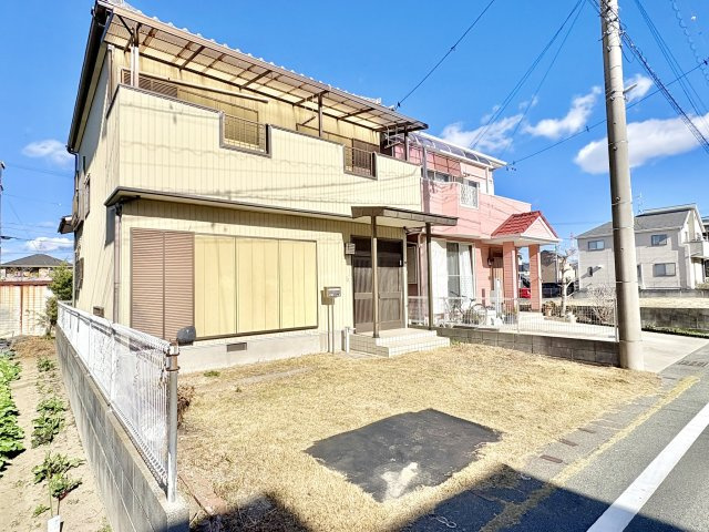 売中古戸建　中央区高塚町の外観|築31年5LDKの間取り。高塚駅まで徒歩８分の立地。南側の日当たりが良好な物件です♪