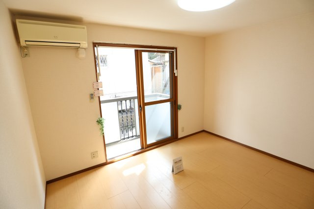 サンロイヤルＩの居間・リビング