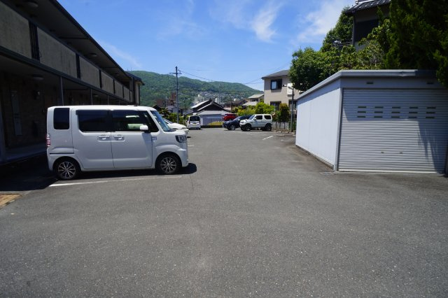 サンロイヤルＩの駐車場