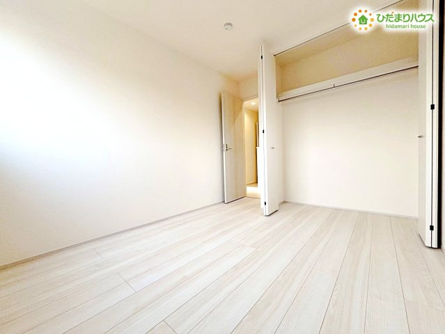 寄居町富田　新築一戸建て　リーブルガーデン　01の収納|各洋室にしっかりと完備された大容量のクローゼットスペースです。
ハンガーパイプと枕棚があらかじめ設置されているため、衣類だけでなく帽子やバッグ、思い出の品まで効率よく整理整頓が可能です◎