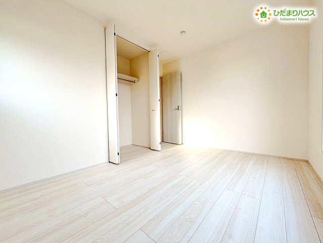 寄居町富田　新築一戸建て　リーブルガーデン　01の収納|奥行きがしっかり確保された使い勝手の良いクローゼットです!
おもちゃのボックスや収納ケースをそのまま並べて配置できるため、お子様自身で積極的にお片付けをする習慣づけにもぴったりです♪