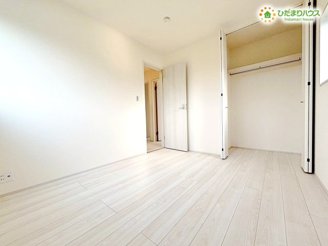 寄居町富田　新築一戸建て　リーブルガーデン　01の収納|ハンガーラックや棚を自由に組み合わせてアレンジしやすいクローゼットです!
散らかりがちな季節の衣類や日用品のストックを隠して綺麗に収納できるため、お部屋の居住スペースを広く有効に使えます!