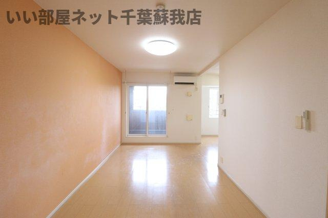 クレストⅡの居間・リビング|ゆったり過ごせる居間です