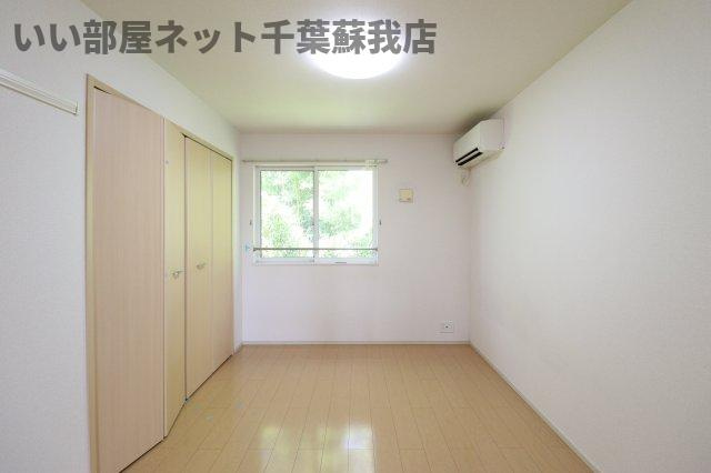 クレストⅡの寝室|広くて明るい寝室