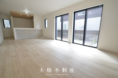 【居間・リビング】 | 綾瀬市小園南２丁目 新築戸建て 全1棟【仲介手数料無料】 | 建物完成しました！！内見可能です♪