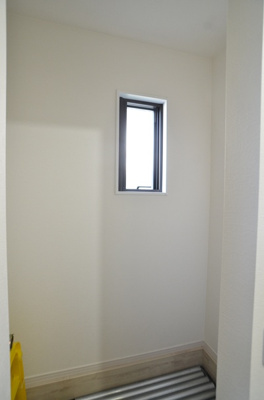 【玄関】 | 綾瀬市小園南２丁目 新築戸建て 全1棟【仲介手数料無料】