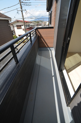 【バルコニー】 | 綾瀬市小園南２丁目 新築戸建て 全1棟【仲介手数料無料】