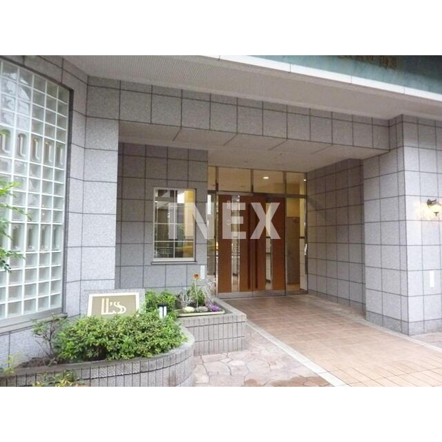 横浜市中区新山下１丁目の賃貸マンションのエントランス